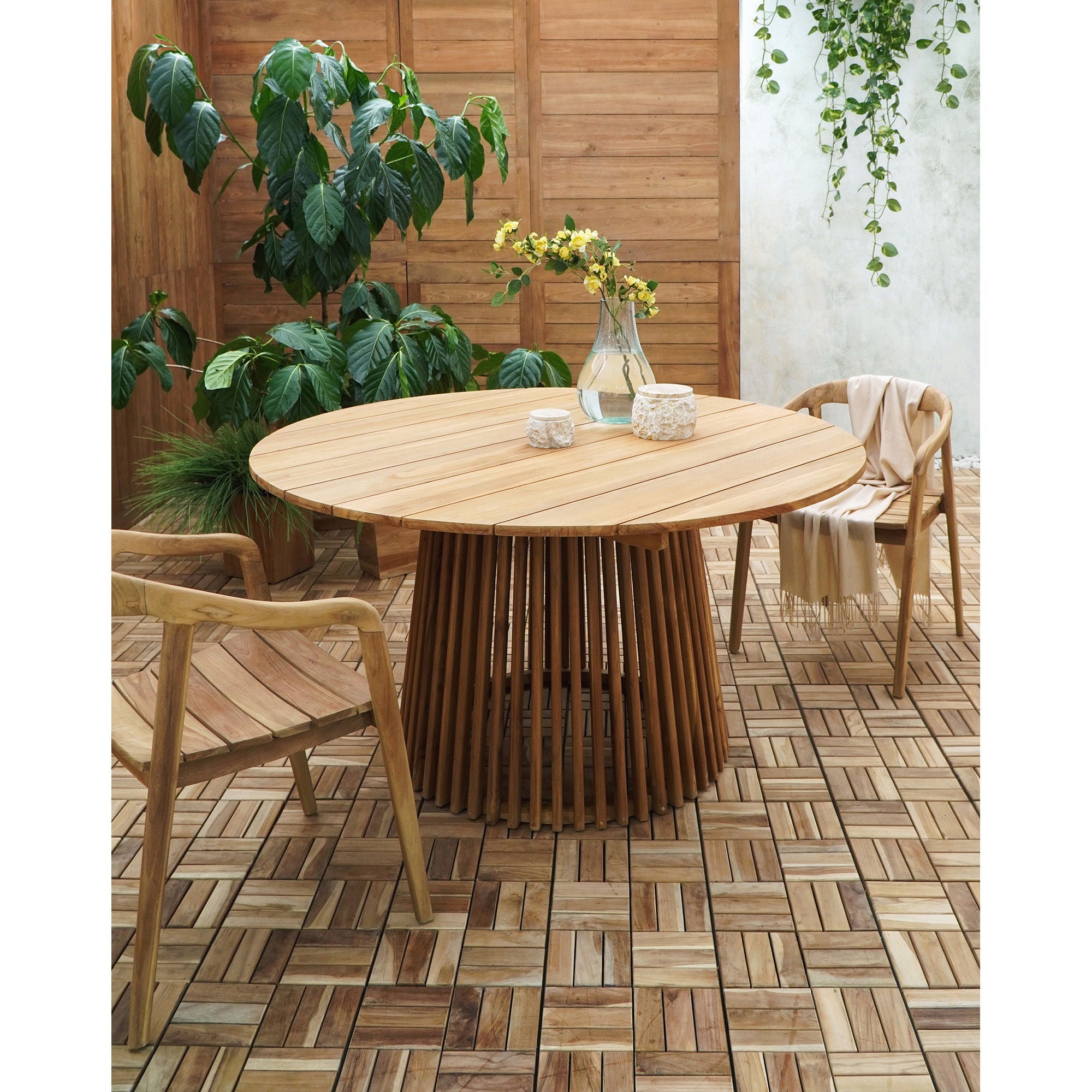 Lorca Dining Table - Dining Table, teak. nature<br>ø120x75 cm